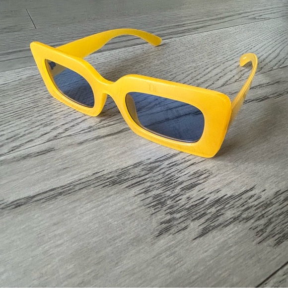 Margot Chunky Rectangular Sunglasses - Picture 3 of 4